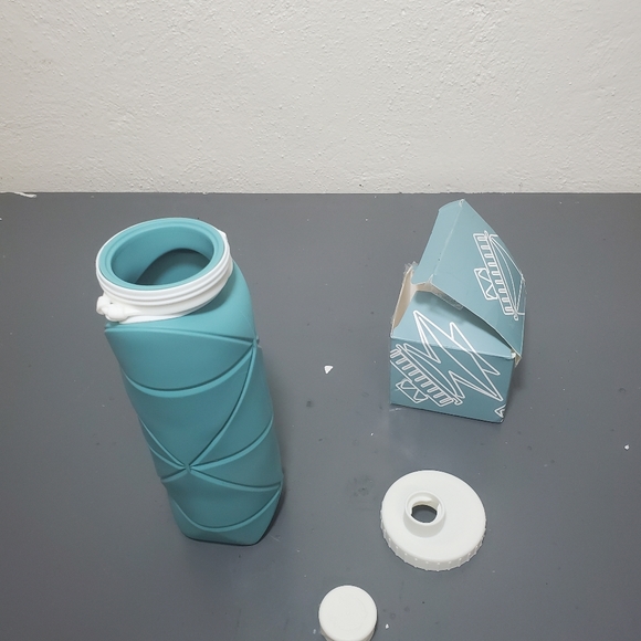 New 10" Collapsible Mini Water Bottle in Teal Or Gray - Picture 9 of 13